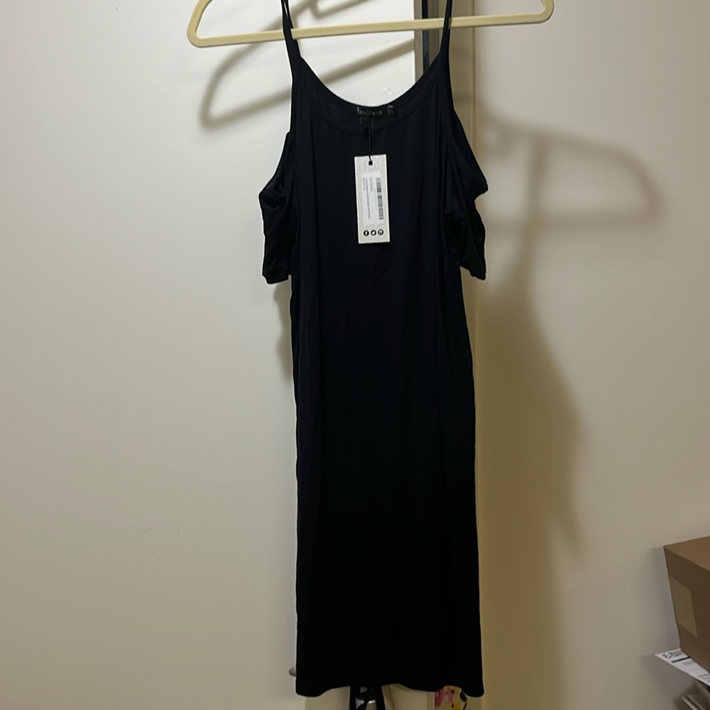 Boohoo NWT off the shoulder shift dress